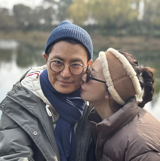 서정희, ♥남친과 해외여행 자랑...거침없는 스킨십 과시