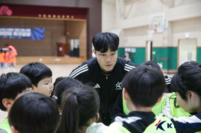 가르치는 은퇴 선수도, 배우는 학생들도 모두 즐거운 'K리그 퓨쳐스 어린…