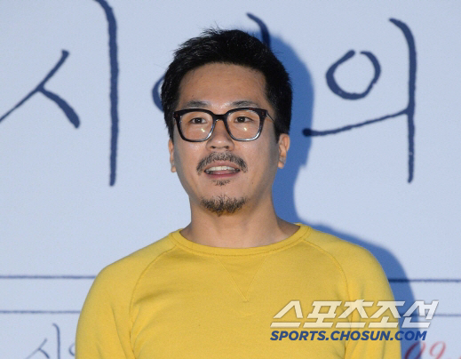양익준, '후배 폭행 혐의' 검찰 송치...'주점서 머리 때리고 폭언' …