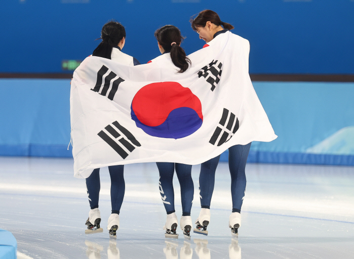 박지우X정유나X김윤지,女추월 동메달...한국빙속 '金3-銀5-銅3' 유종…