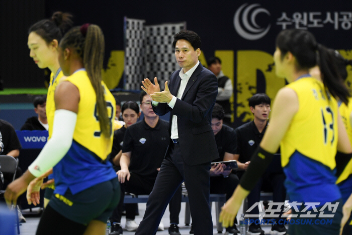 '드디어 이겼다' 도로공사 고춧가루 제대로, 현대건설 1위 싸움 멀어졌다…
