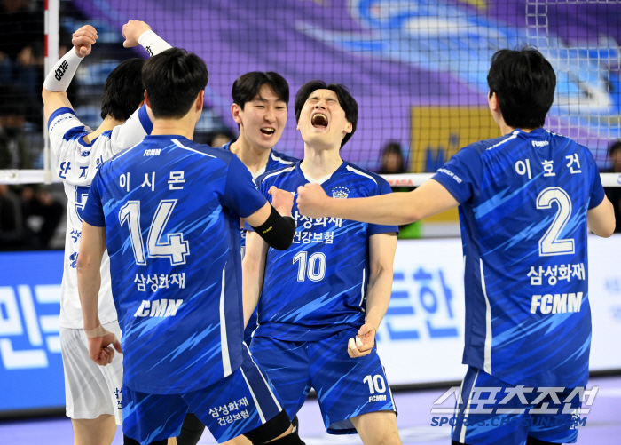 블로킹 5-20 열세 뒤집었다! '김정호 폭발' 삼성화재, 대한항공 잡고 2연패 탈출 [인천 리뷰]
