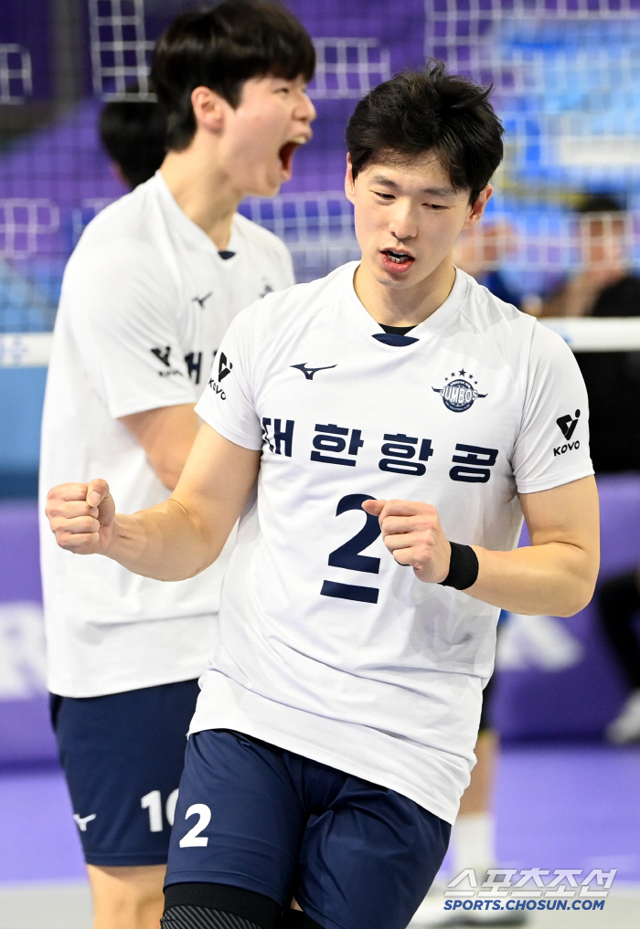블로킹 5-20 열세 뒤집었다! '김정호 폭발' 삼성화재, 대한항공 잡고…