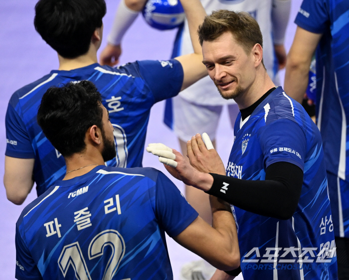 블로킹 5-20 열세 뒤집었다! '김정호 폭발' 삼성화재, 대한항공 잡고…