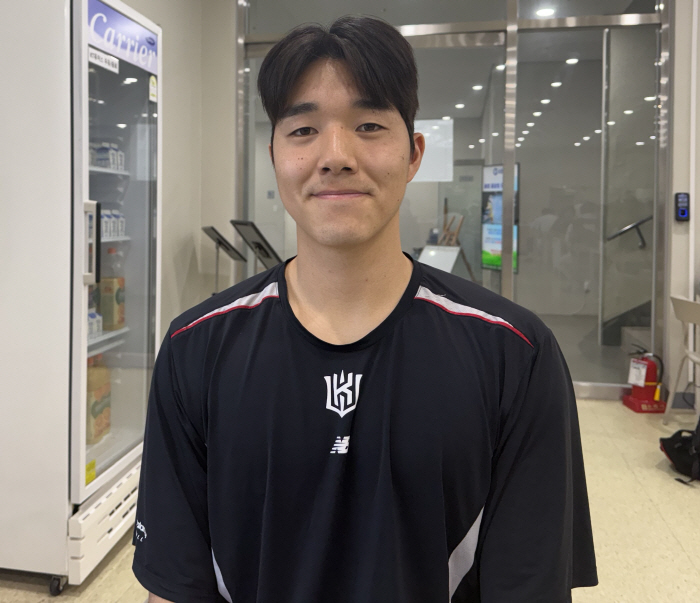 충격의 팔꿈치 수술, 친구는 호주에서 날아다니는데..."휴대폰도 반납하고…