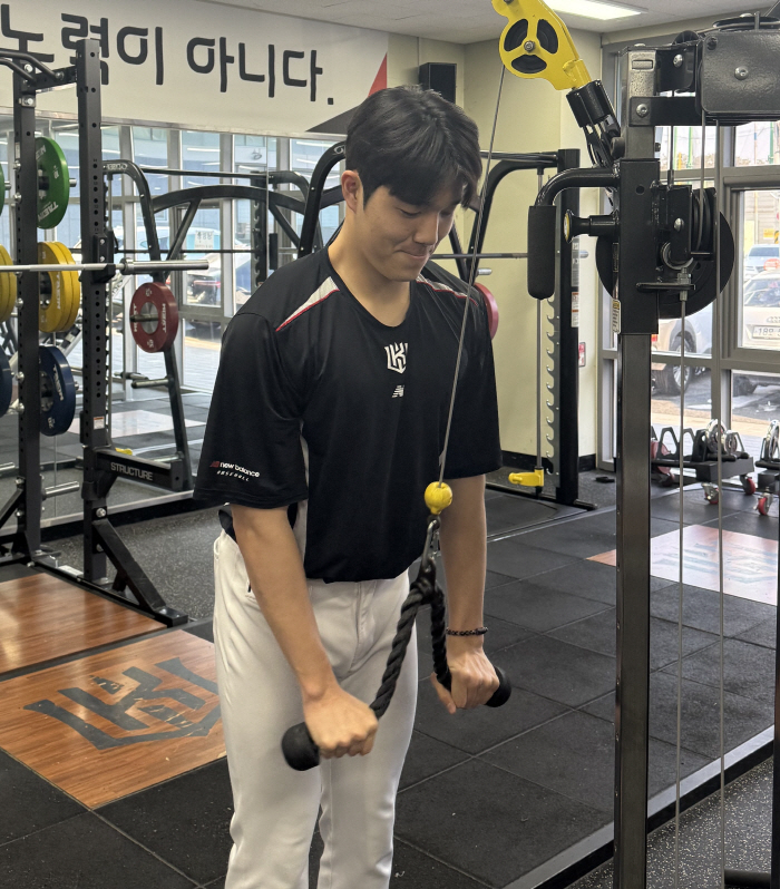 충격의 팔꿈치 수술, 친구는 호주에서 날아다니는데..."휴대폰도 반납하고…