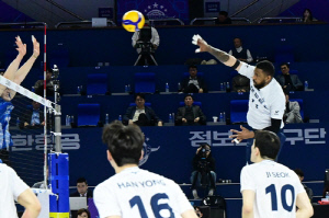 '동반 패배' 프로배구 대한항공·현대건설, 이제는 2위도 '불안'