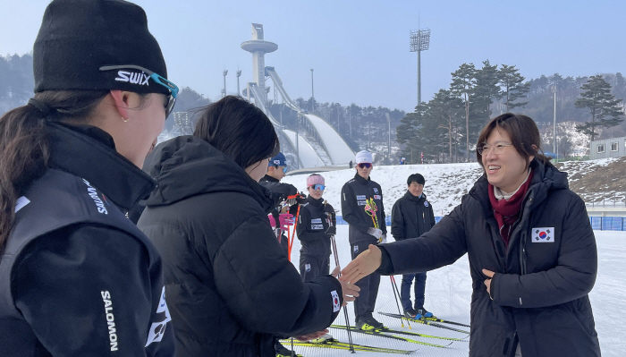 '산악스키 부상 귀국'김하나 위로한 '선배'장미란 차관의 진심,12일 설…