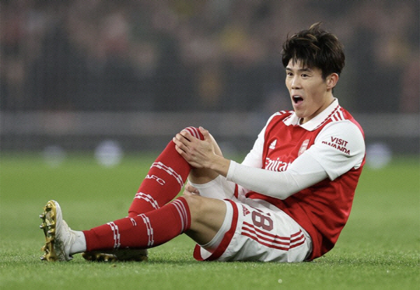 '연봉 94억' 일본 최고 센터백 몰락, EPL 빅클럽 커리어 사실상 종…