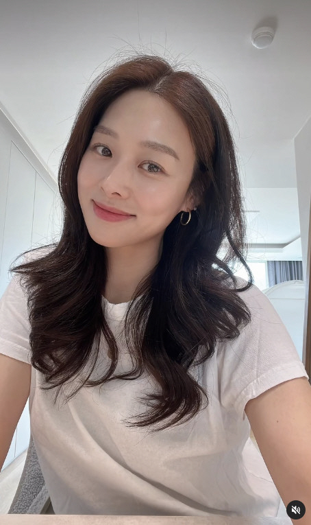 장신영, ♥강경준 '불륜 용서'하고 얼굴 폈다…밝아진 얼굴로 미모 자랑
