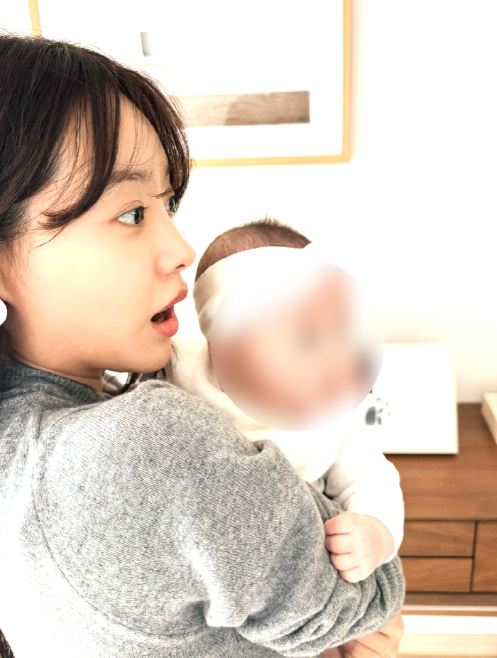 '♥박위와 2세 계획' 송지은, 아기 품에 안았다 "봐도 봐도 예뻐, 축…