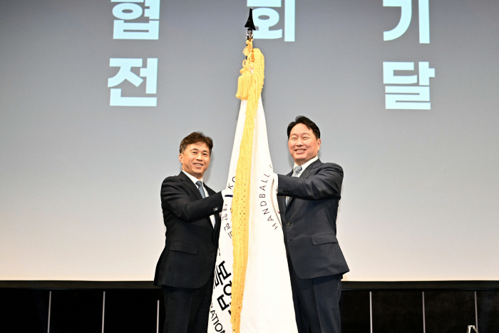 "한국 핸드볼 새 도약" 최태원 대한핸드볼협회장↔곽노정 신임 협회장 이취…