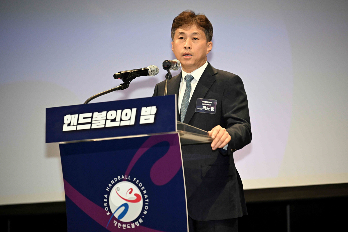 "한국 핸드볼 새 도약" 최태원 대한핸드볼협회장↔곽노정 신임 협회장 이취…