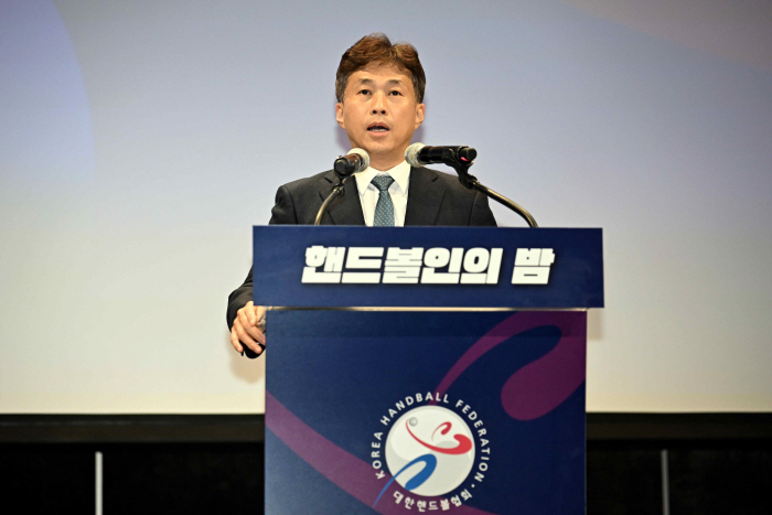 "한국 핸드볼 새 도약" 최태원 대한핸드볼협회장↔곽노정 신임 협회장 이취…