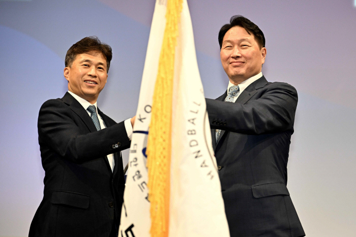 "한국 핸드볼 새 도약" 최태원 대한핸드볼협회장↔곽노정 신임 협회장 이취…