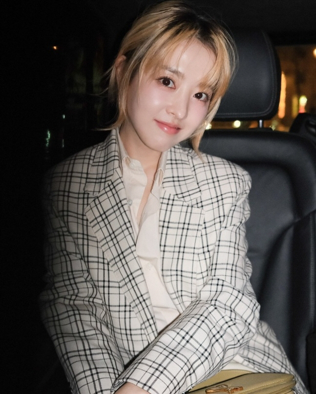 [SCin스타] 박보영, 금발 파격 변신 끝냈다..다시 흑발로 '뽀블리' 컴백