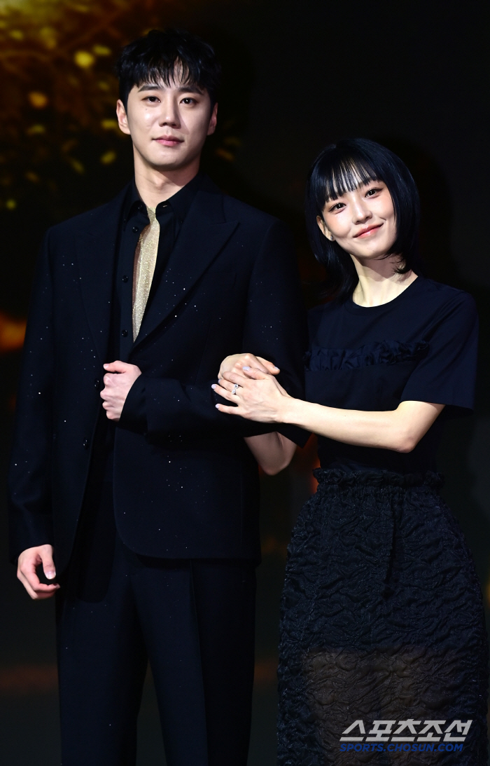 [포토] 이준영-전소니, 다정하게 팔짱