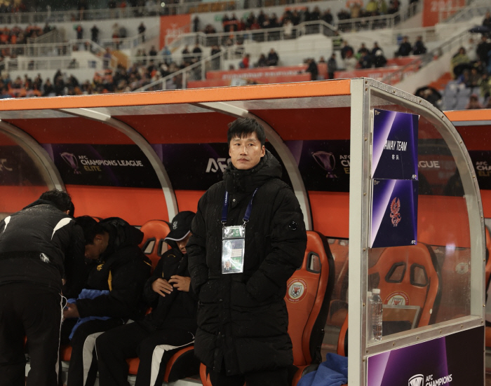이정효가 스스로 '창피했다'는 광주의 2025년 첫 경기, 우려대로 불안…