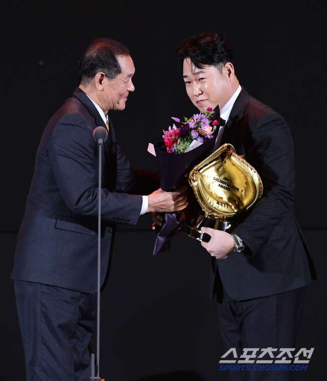 양의지의 솔직 고백 "GG, 당연히 받는 상이라 착각했다...2살 많은 …