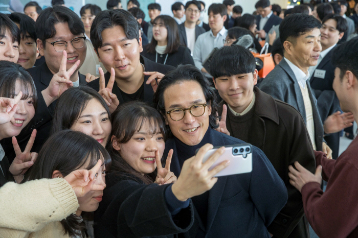 신입사원 만난 조현범 한국앤컴퍼니그룹 회장 "실패해도 도전하자"