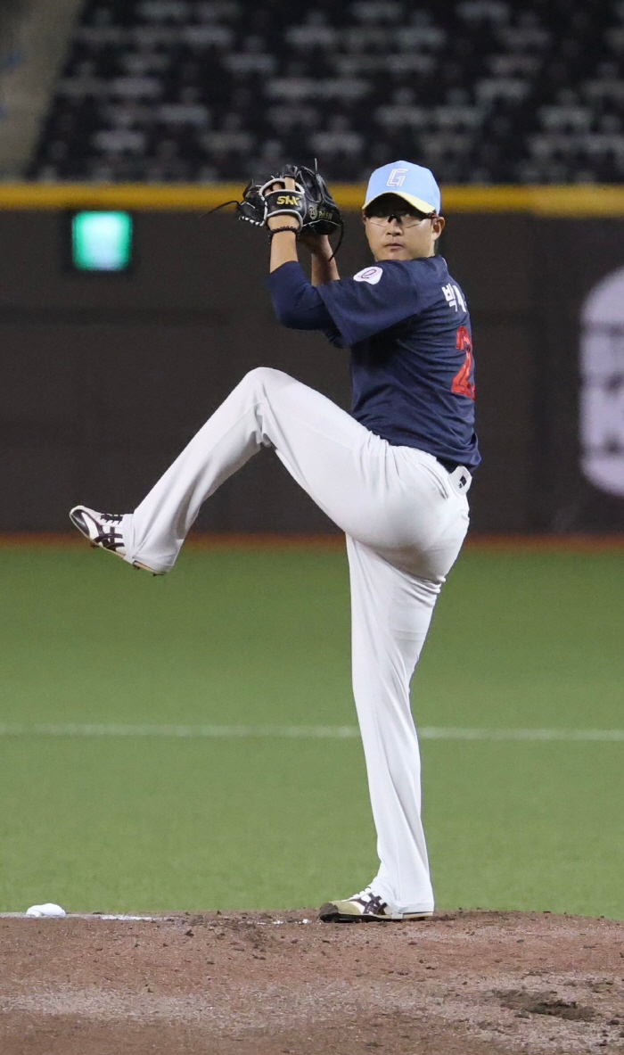 2월에 벌써 147㎞! 안경에이스 새해 첫등판 어땠나?…'피치클락' 걱정…
