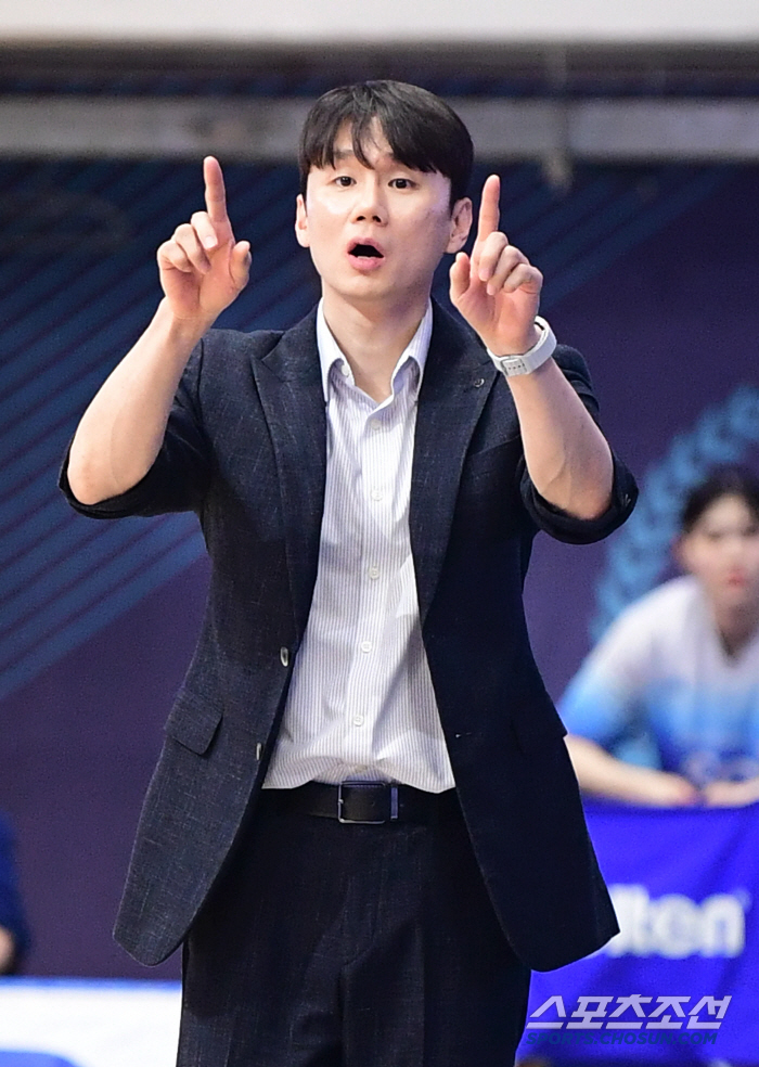 [현장인터뷰] 이시준 신한은행 감독대행, "전반적으로 실수가 많았다"