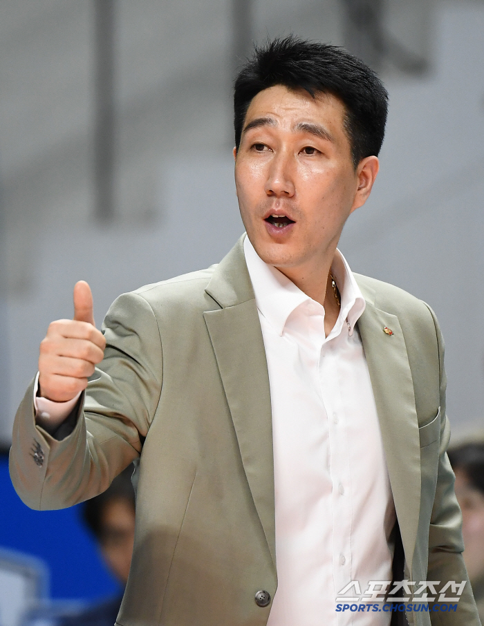 국내파 아무리 잘해도.. 배구에 용병이 없으면. 사령탑의 깊은 한숨 "감독으로서 많은 감정이 든다"