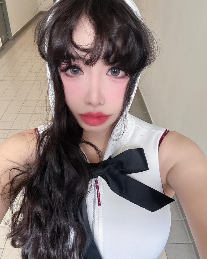 박봄, 11kg 감량 효과..명품 수영복 자태 '볼륨 몸매 자랑'