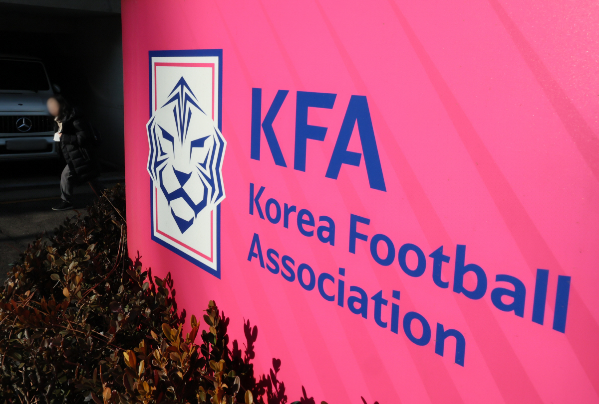 "강제할 법적 수단 없다"는 문체부, KFA와 계속되는 신경전…法 판단까…