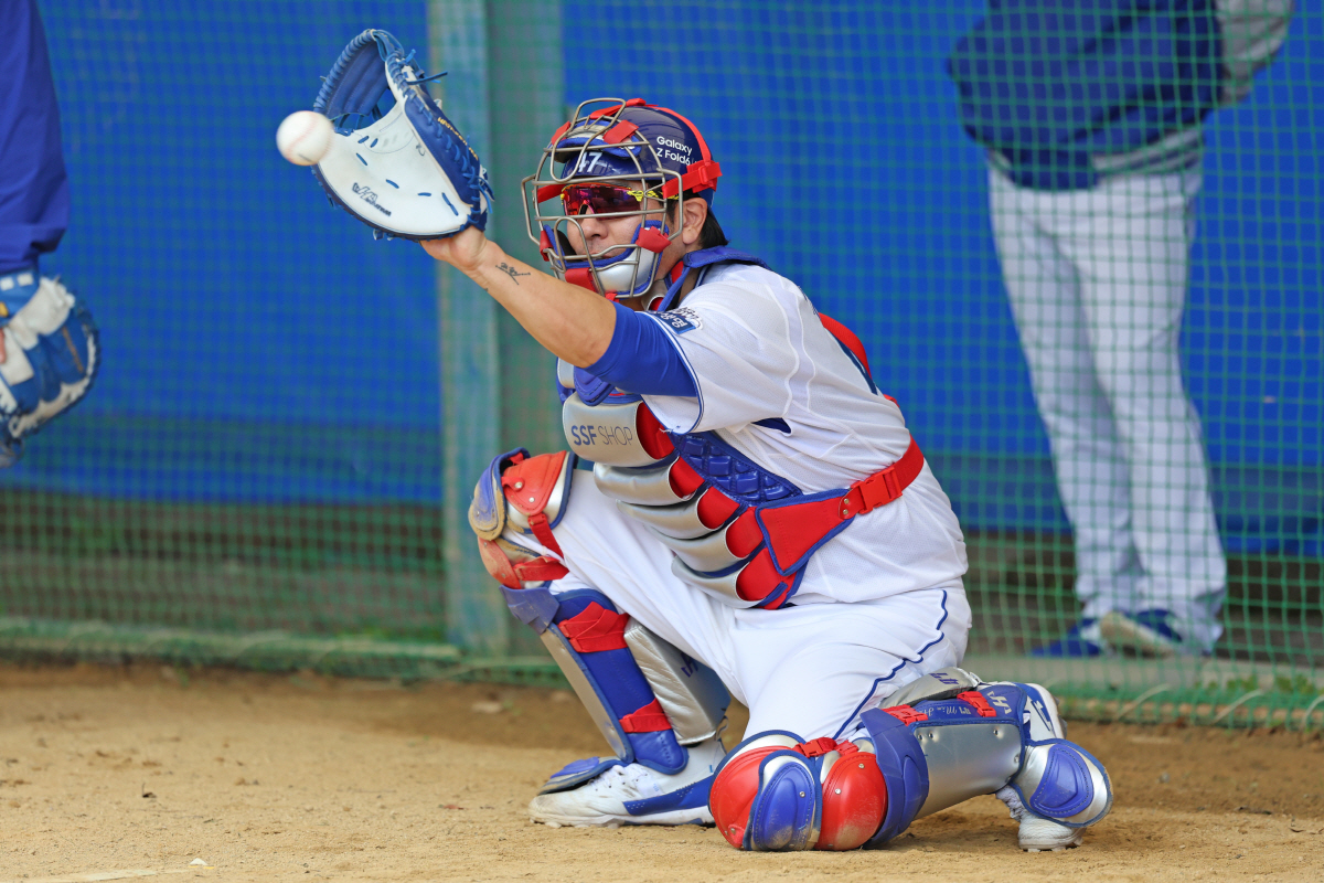 다승왕과 180SV 투수 앞에서 피칭을?…역시 슈퍼루키, '2369G 포…