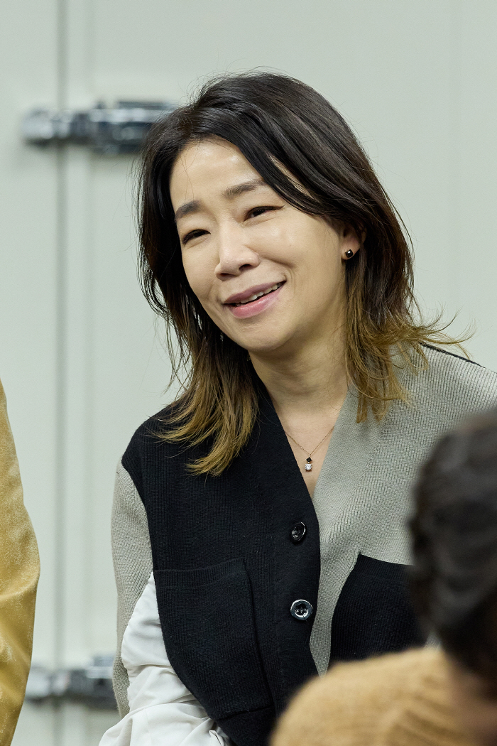 [뮤지컬] '원스' 10년만에 돌아왔다…오케스트라無, 배우 직접 연주까지…