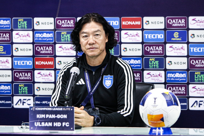 "보호되지 않은 태클 실망" 부상 조현우, CT 검사→코뼈 골절. 김판곤…