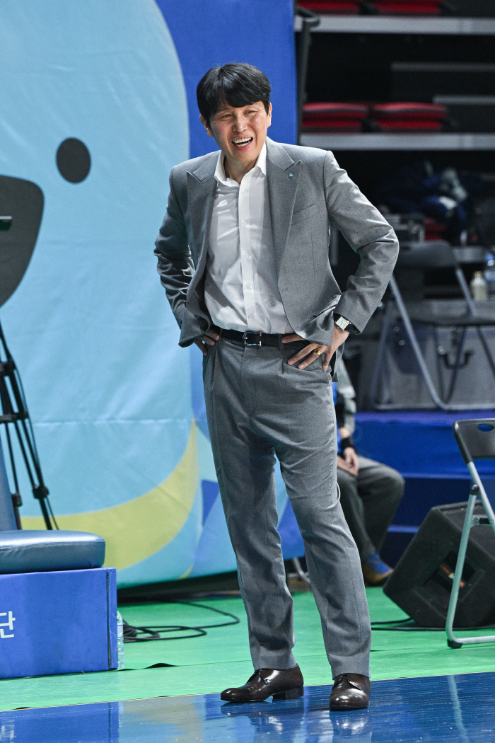 여자농구 지도자 20년차 맞은 위성우 우리은행 감독, 가장 힘들면서도 보…