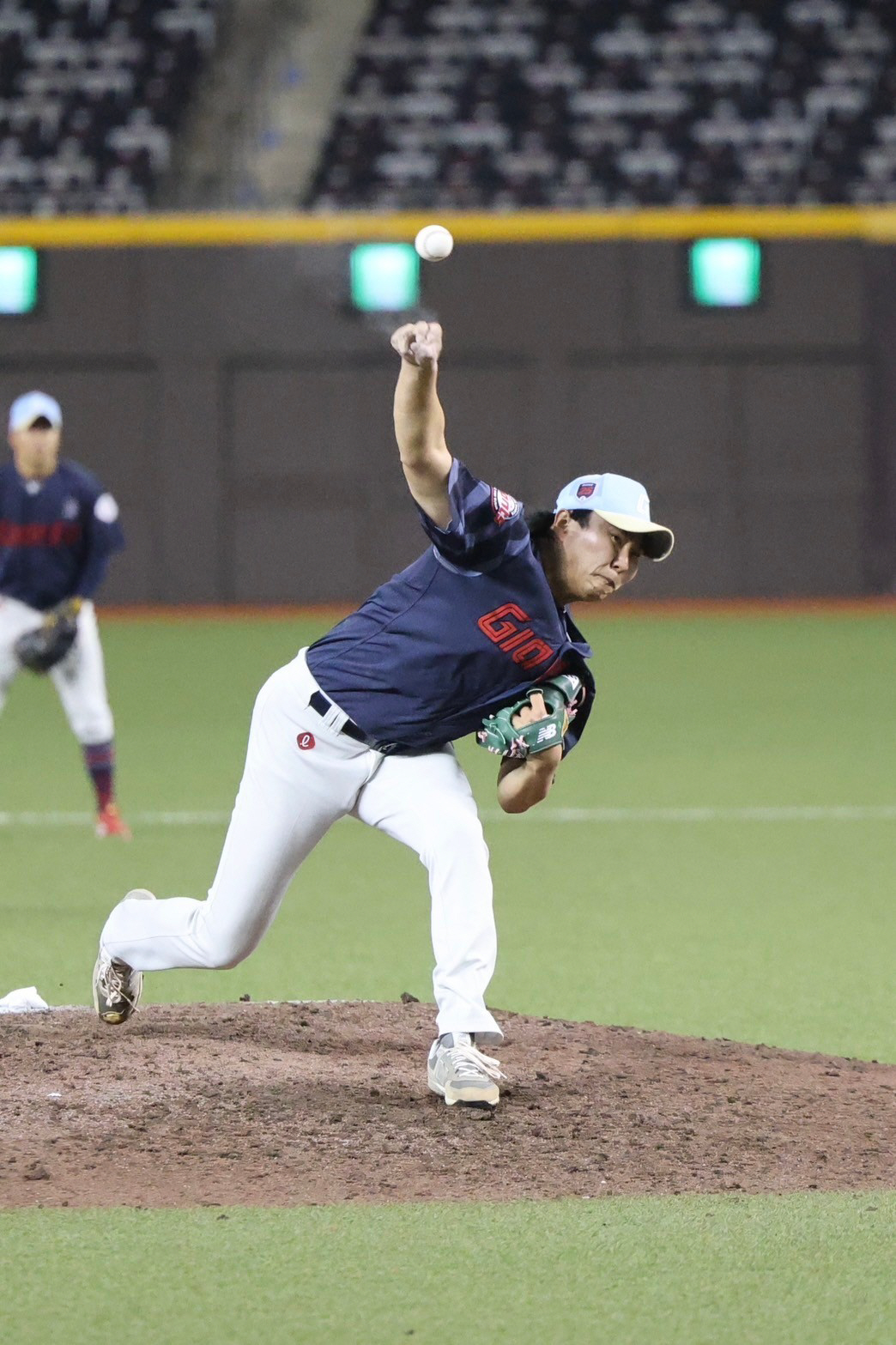 신인상 안긴 친정팀 떠나 롯데로…정철원의 첫 실전, 호쾌한 147㎞ 쾅쾅…