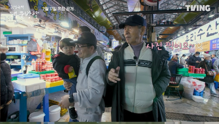 김성근 감독, 제주시장서 즉석 팬미팅 '함박미소'…"감독님 저런 표정 처…