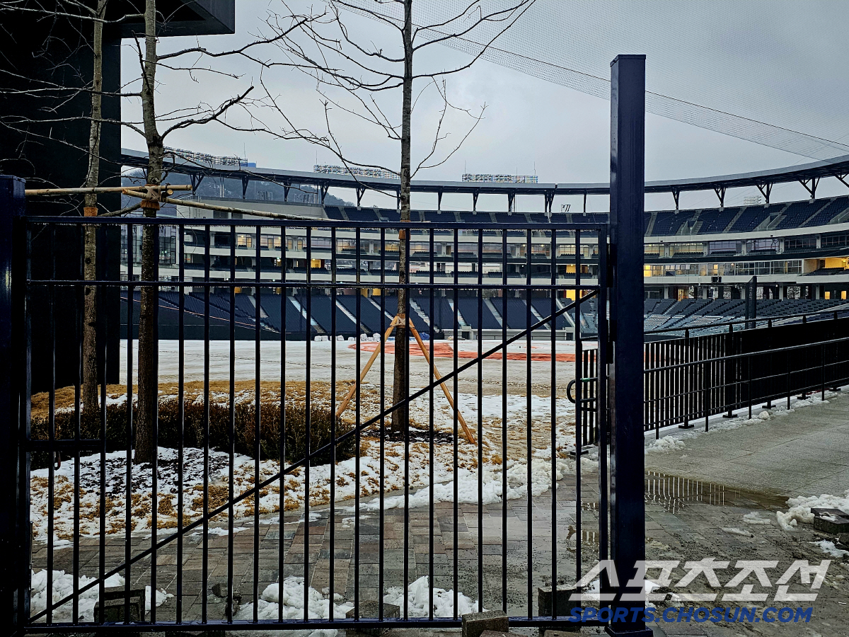 '홈런 타구에 대형 사고 가능성' 대전 한화생명볼파크, 급한 불은 껐다.…
