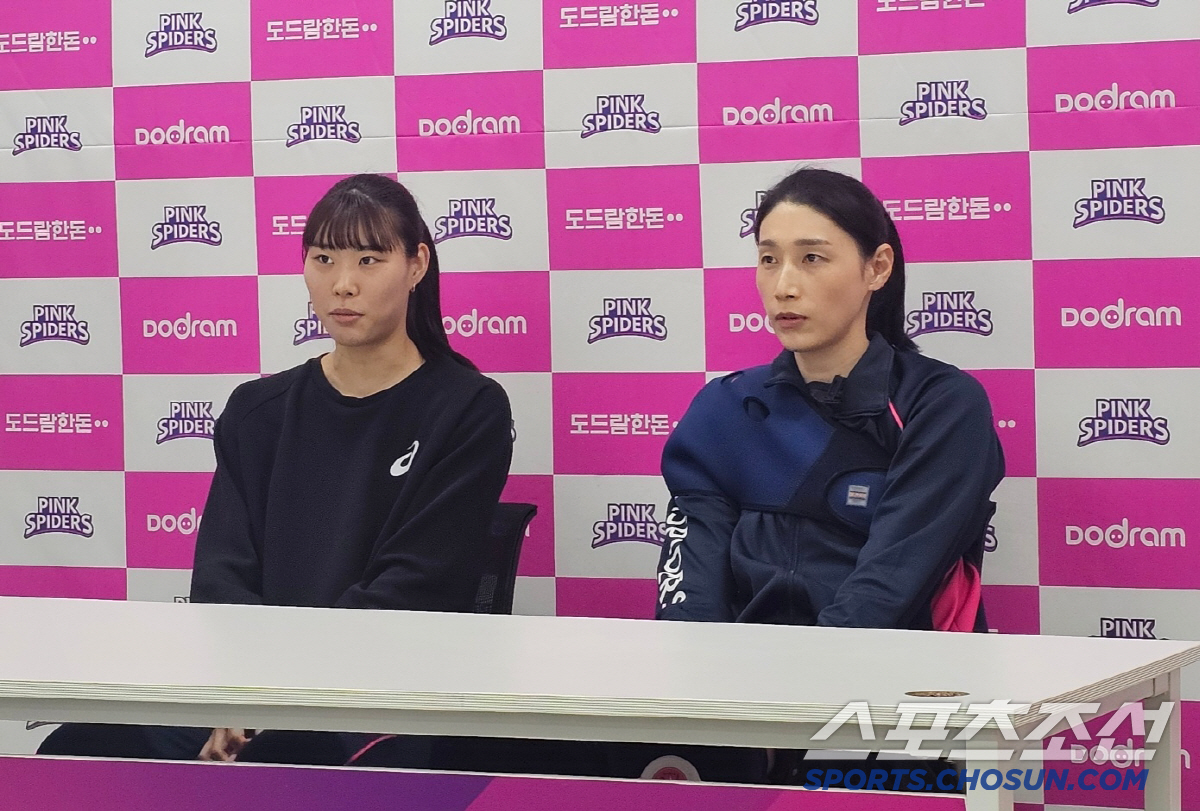 "방금 들었어요"…'롤모델' 김연경 은퇴 선언 '1열 직관', 결국 눈물…