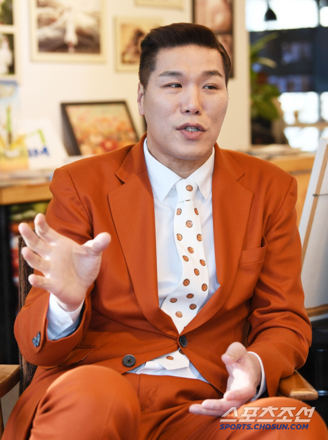 [SC리뷰] '재산 2조설' 서장훈, 지인 휴대전화 요금 내준 남편에 "…