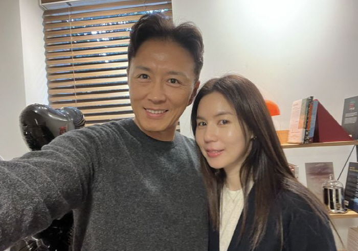 [SCin스타] '박시은♥' 진태현 "선행 이용, 연예인이라 입양했다는 …