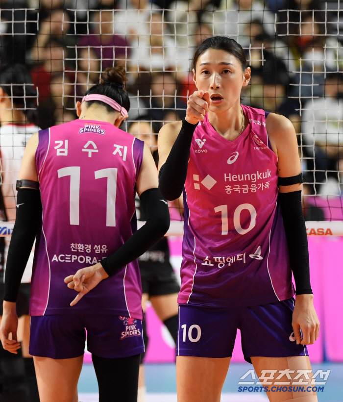 "아직 경기 많이 남았으니…" 김연경의 은퇴 발표, 왜 시즌 중이었을까