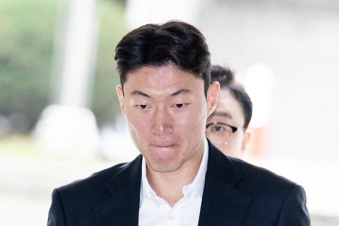 '국가대표' 황의조, 불법 촬영 혐의 징역 1년에 집행유예 2년...국대…