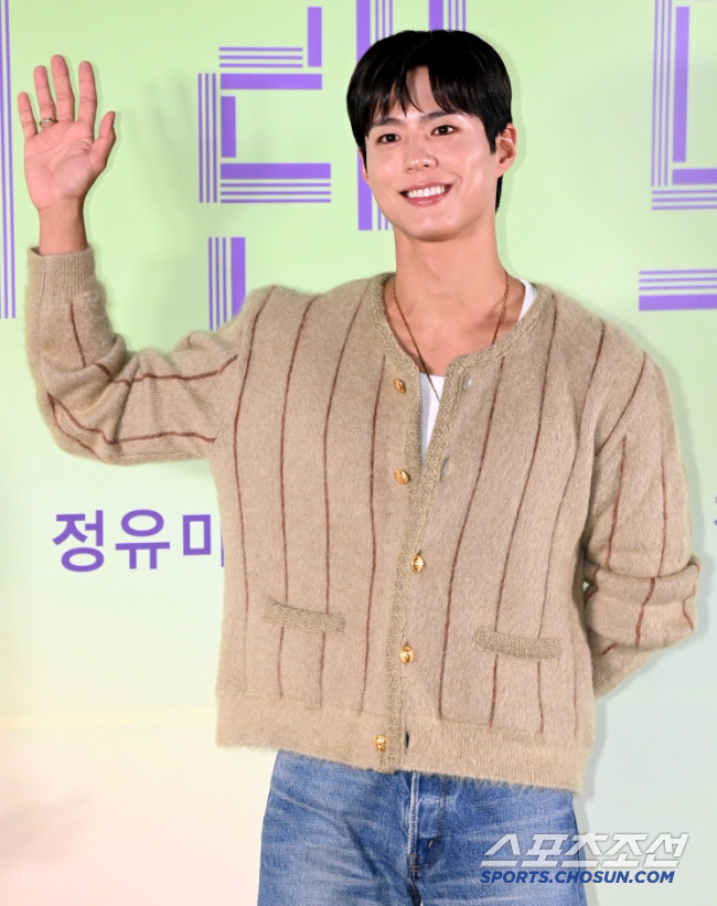[공식] 박보검, '더 시즌즈' 새얼굴 된다..음악♥ 드러낼까
