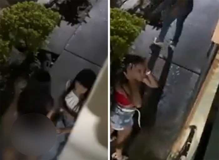 현관 앞 소변보던 여성에 '물벼락'…"공중 화장실이 아냐"