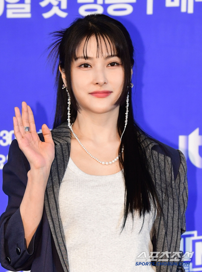 카라 박규리, 깜짝 결혼 발표…유튜브로 남편 공개 "미안해"