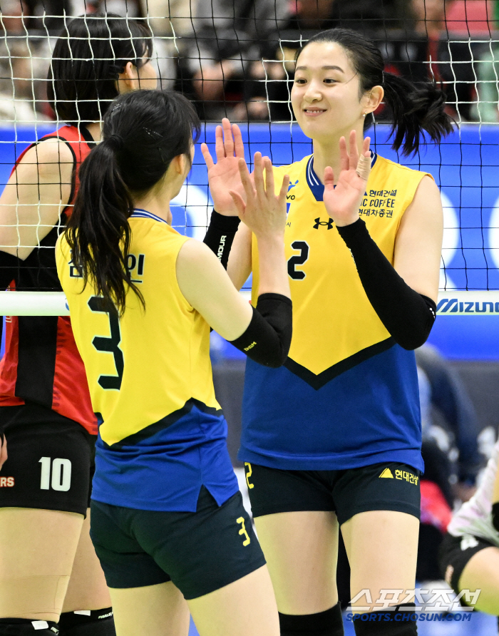 '이런 찰떡 호흡을 봤나!' 손발이 척척, 김다인 토스에 날렵한 속공으로…