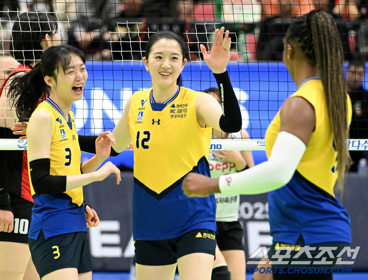 '이런 찰떡 호흡을 봤나!' 손발이 척척, 김다인 토스에 날렵한 속공으로…