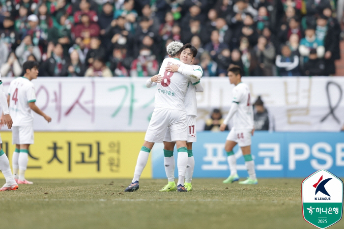 '최건주 시즌 첫 골+이적생 주민규 멀티골' 대전, 포항에 3-0 완승!…