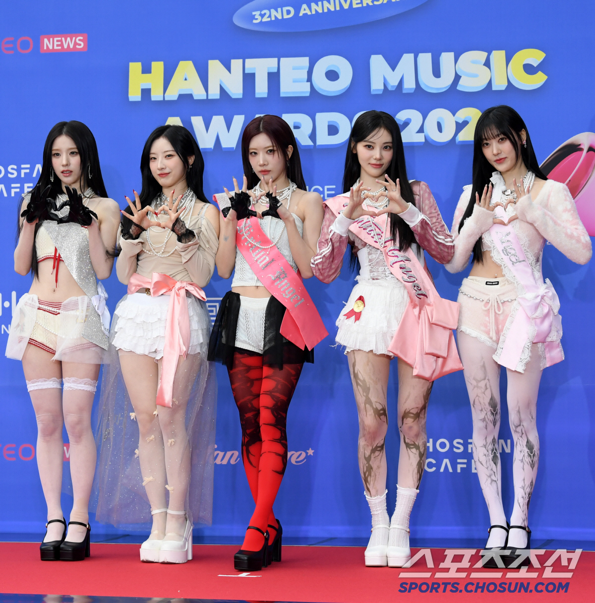 [포토] 아르테미스 '파격적인 무댜 의상'