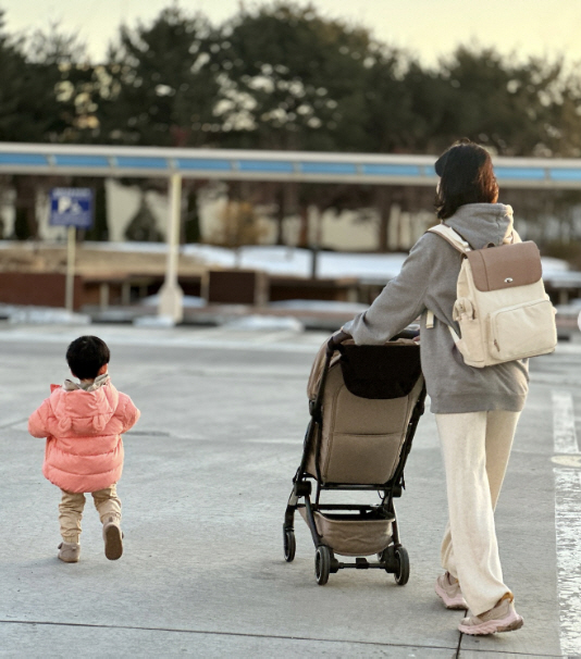 에릭♥나혜미, 만삭인데 '꽁꽁 숨긴 D라인' 홀쭉한 배..."우리 가족 …