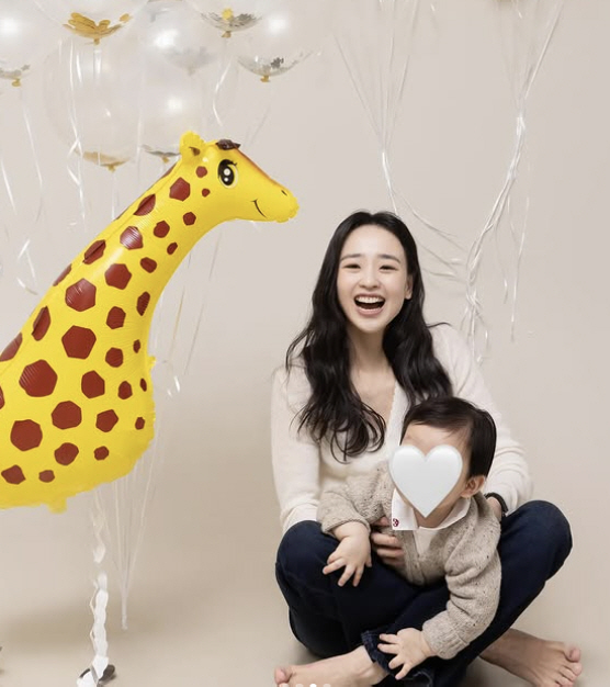 '72억 건물주' 손연재, ♥훈남 남편+아들과 '가족사진 첫 공개'...…